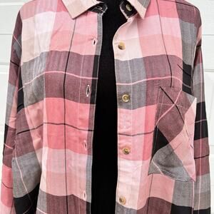 Avenue women’s size 18, long button down shirt, NWT